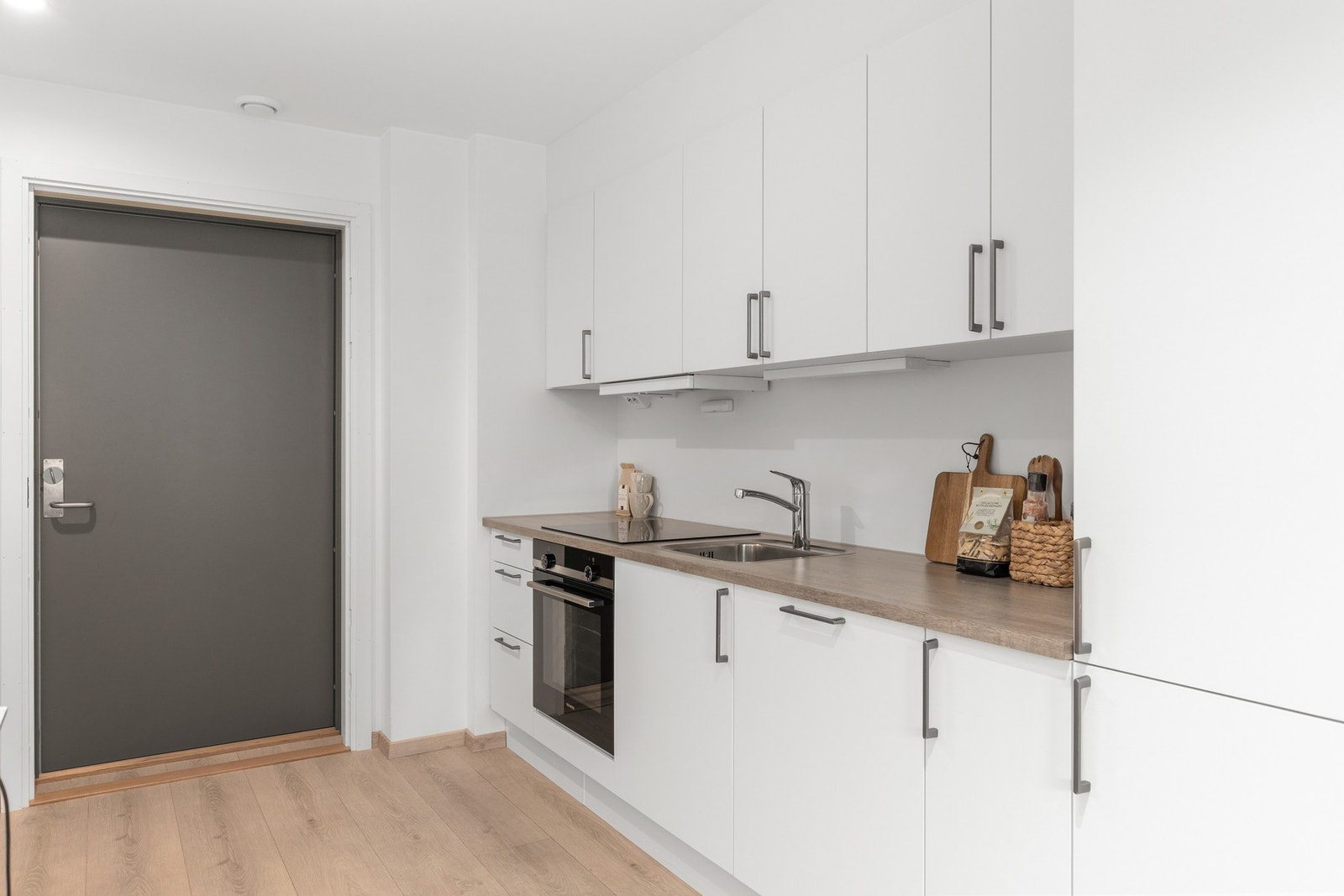 Kjøkkenet fremstår som nytt og ble gitt tilstandsgrad 0 fra takstmann. Galleribilde