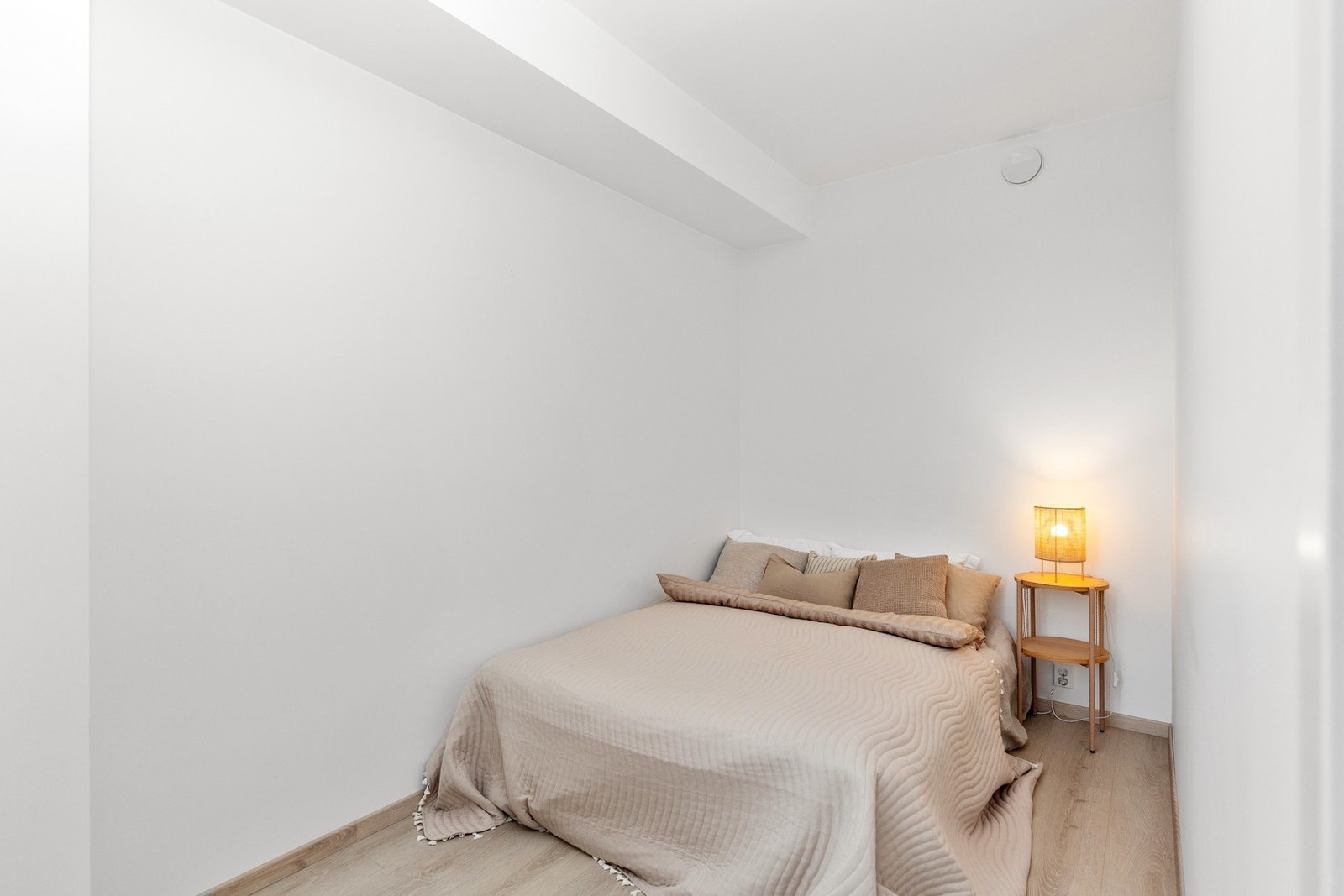 Soverommet er på 8,7 kvm og har godt med plass for dobbeltseng og garderobeløsning. Galleribilde