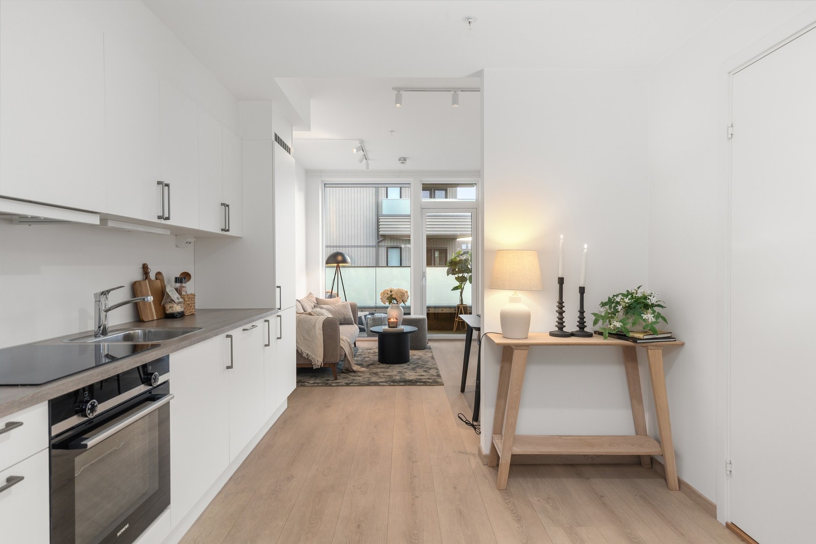 Leiligheten har svært lave fellesutgifter som inkl. fjernvarme, kabel-tv, internett, renhold av fellesareal etc. Galleribilde