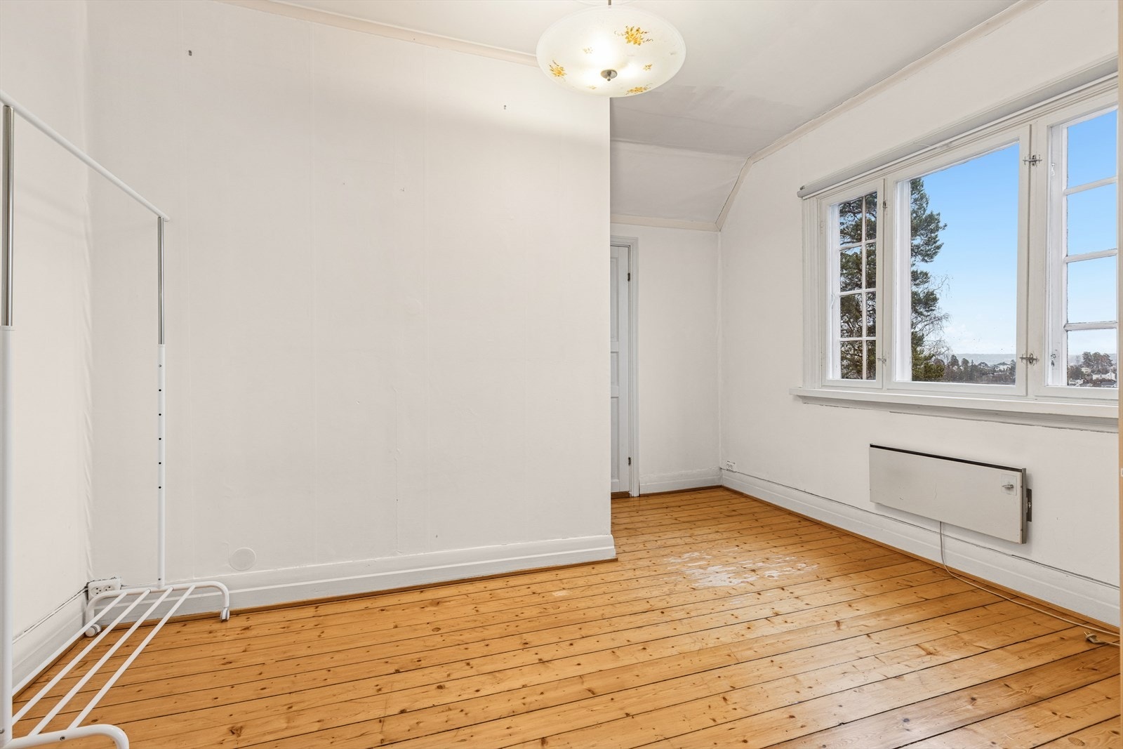 Boligen har totalt fire soverom, fordelt på første og andre etasje. Galleribilde