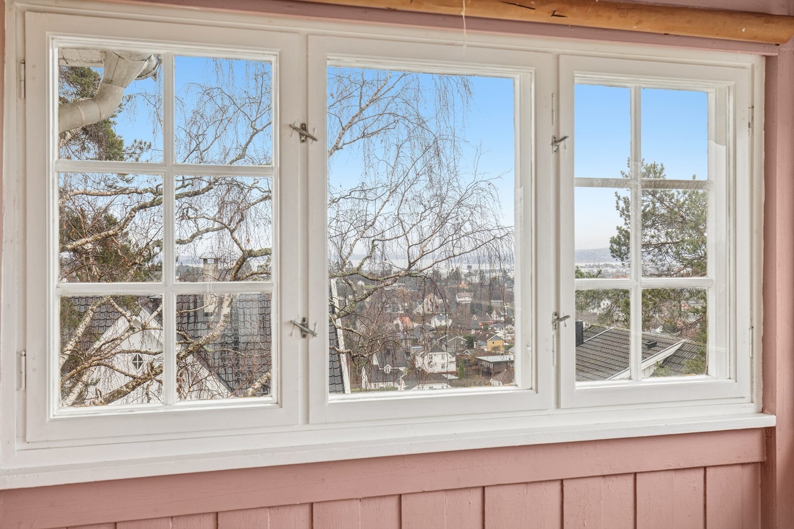 Flott utsikt i retning fjorden. Galleribilde