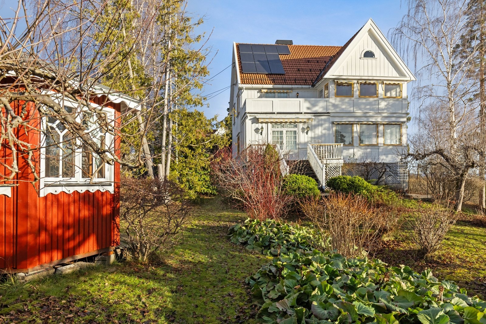 Frodig hage hvor du enkelt kan finne din favorittplass. Galleribilde
