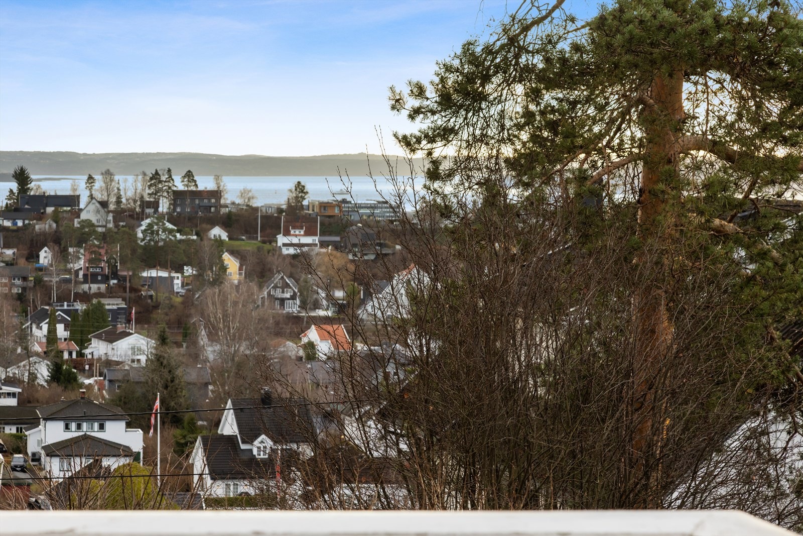 Utsikt fra eiendommen. Galleribilde