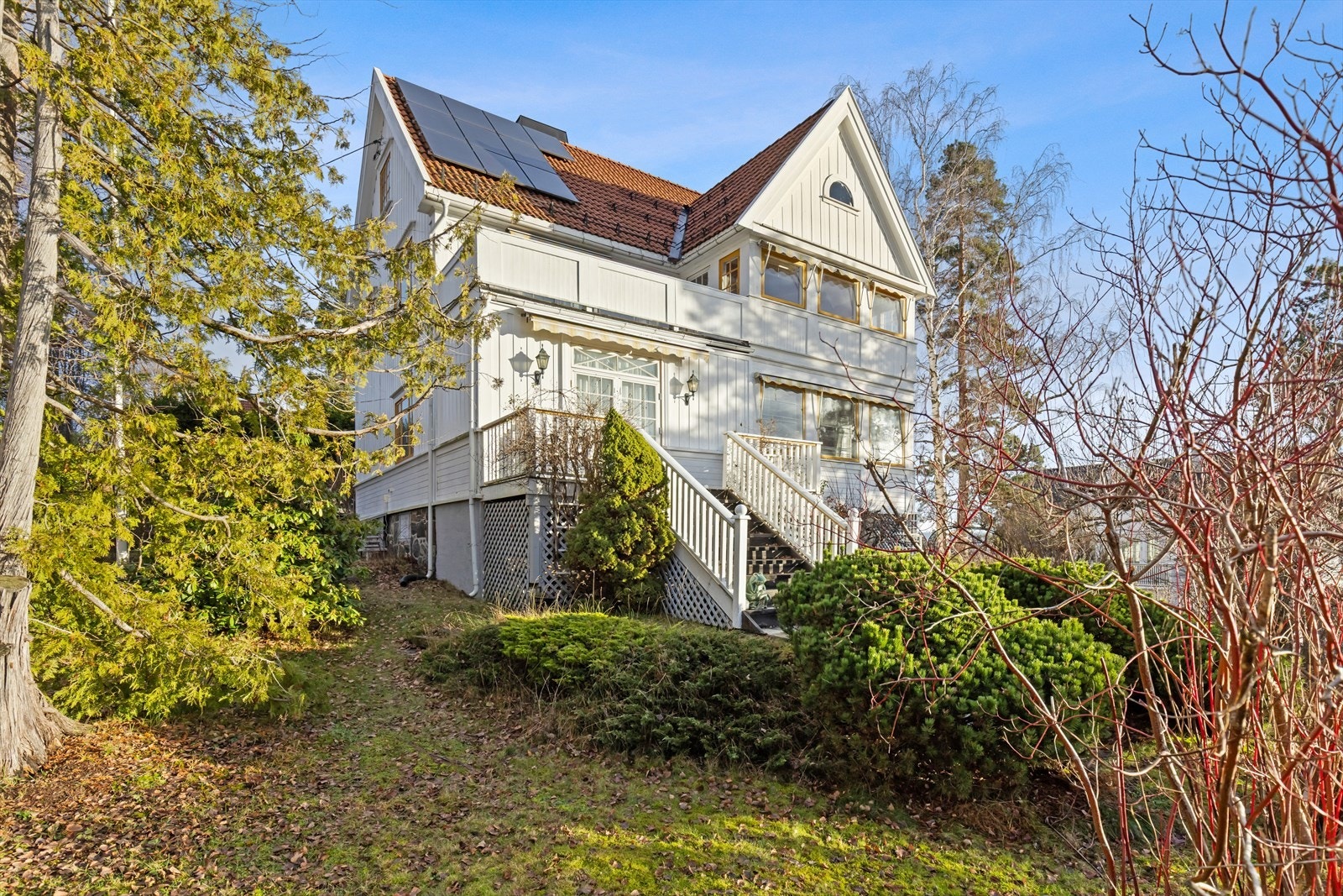 Fantastisk hage som omkranser boligen. Galleribilde