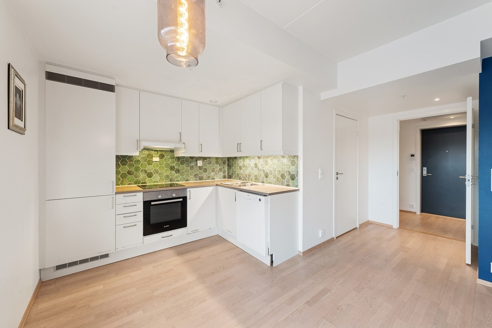 Lyst og luftig kjøkken fra 2017. Galleribilde