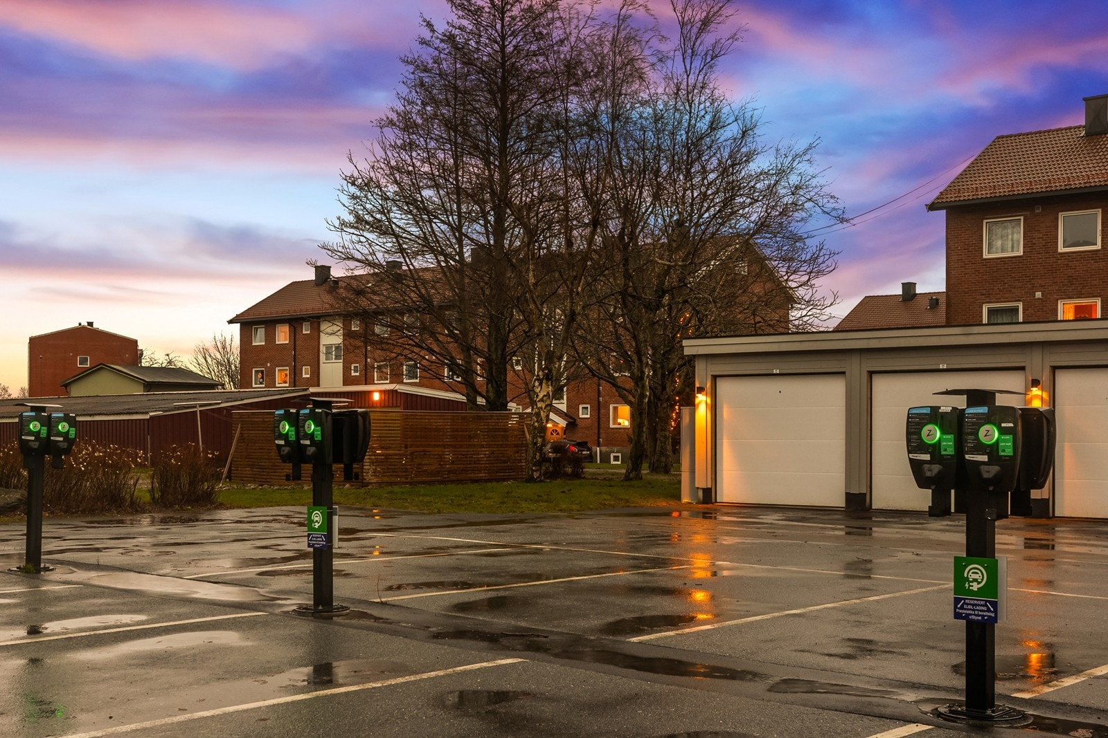 Borettslaget etablerte infrastruktur for elbillading i 2022. Galleribilde