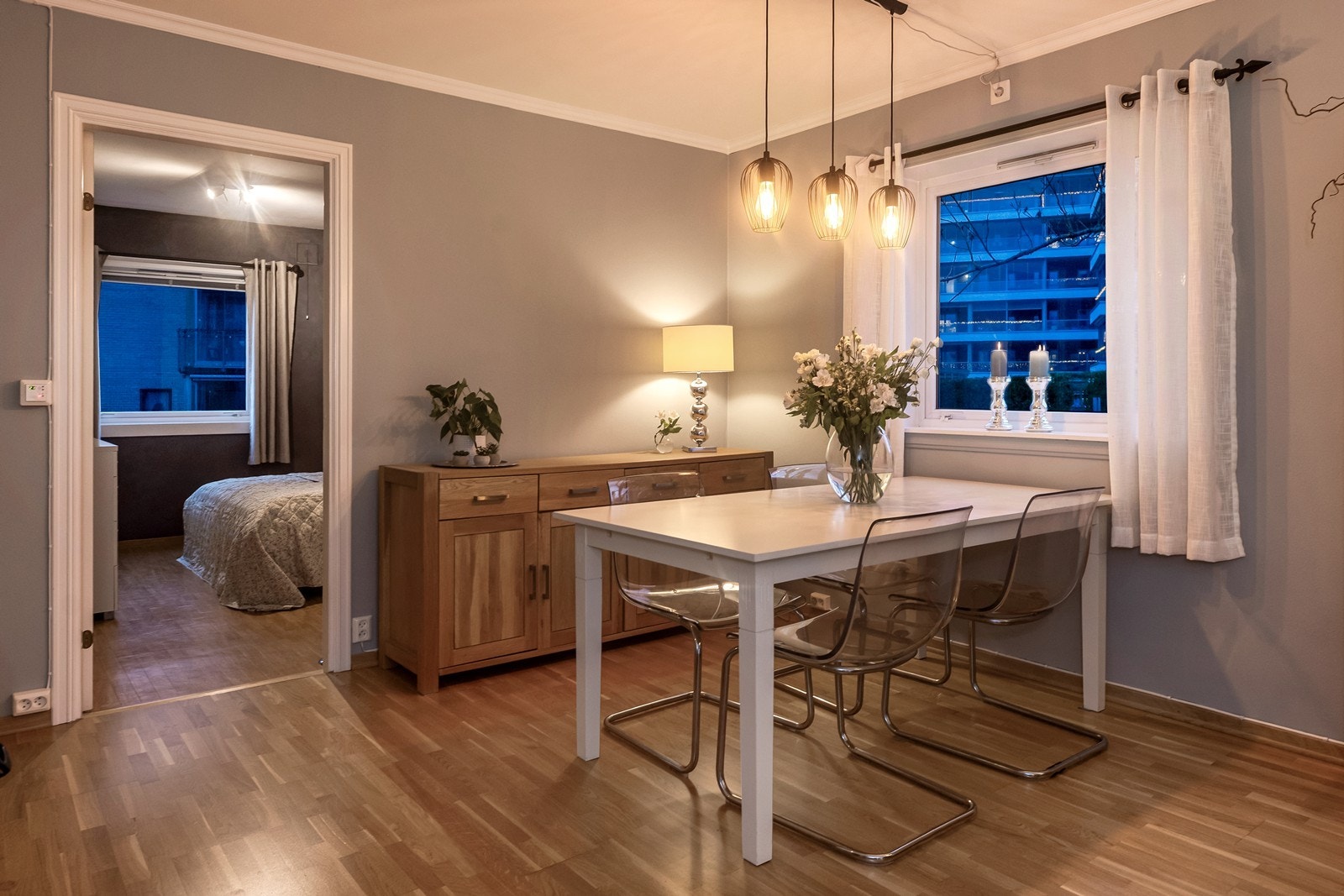 Endeleiligheten har et ekstra vindu som det er praktisk å ha spisestuen ved. Galleribilde