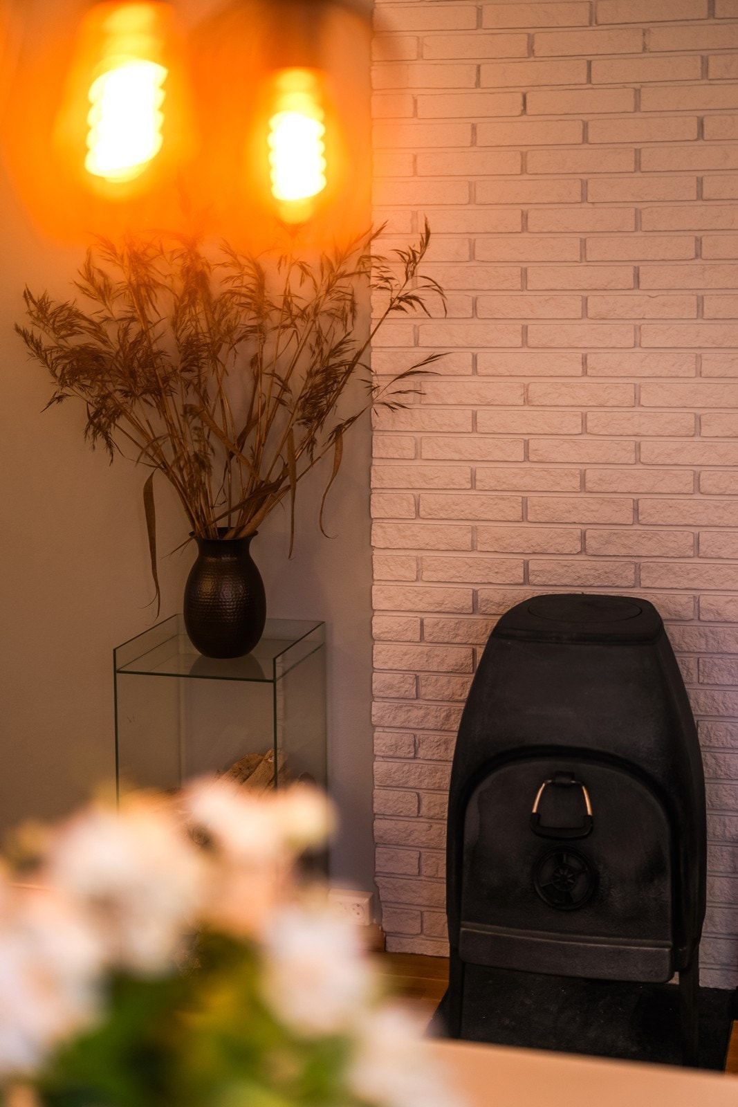 Vedovn for deg som liker å fyre. Det er for øvrig boder i kjeller hvor du kan lagre ved. Galleribilde