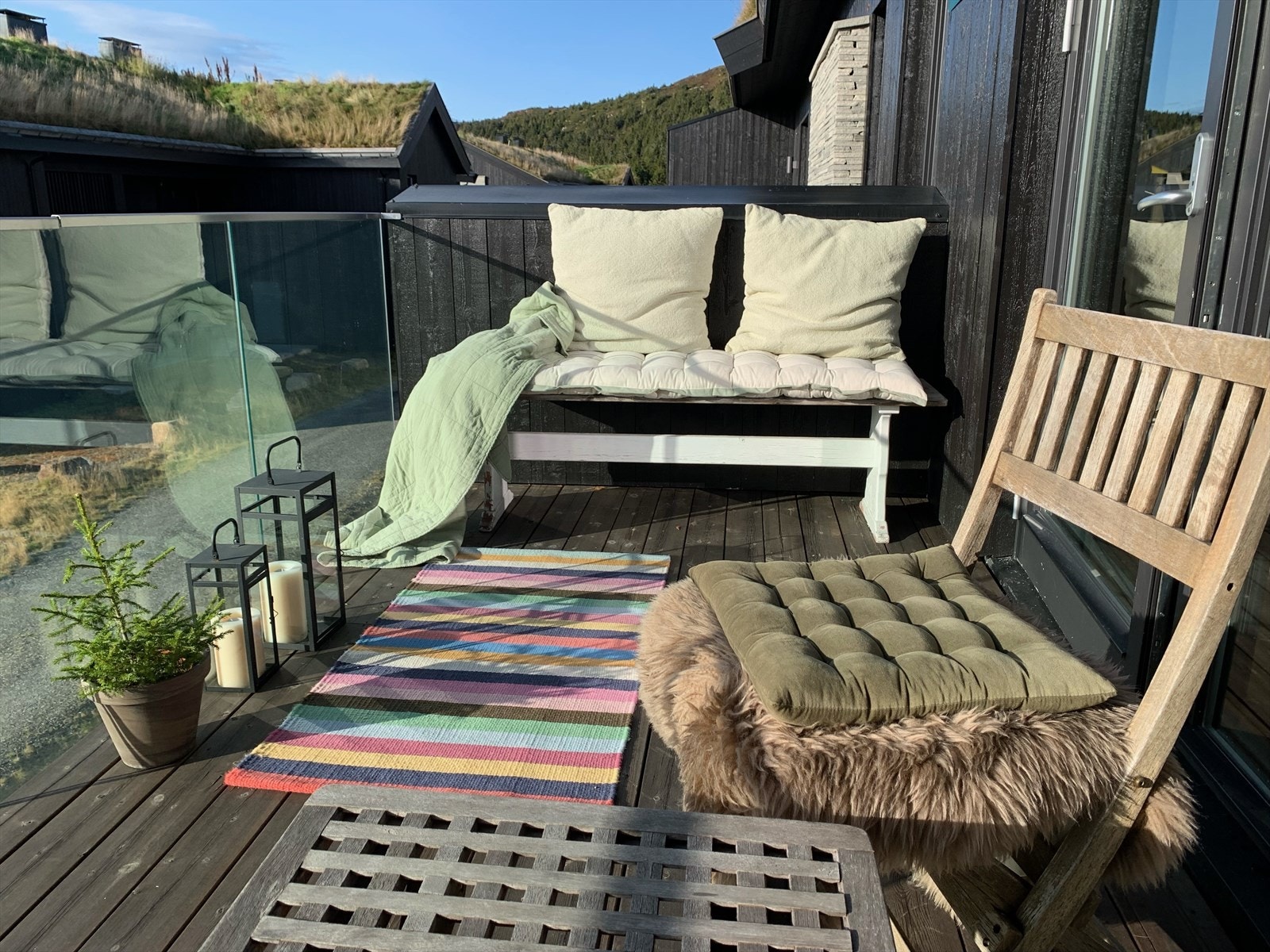 Uteplassen kommer til sin rett på fine dager. Privat foto. Galleribilde