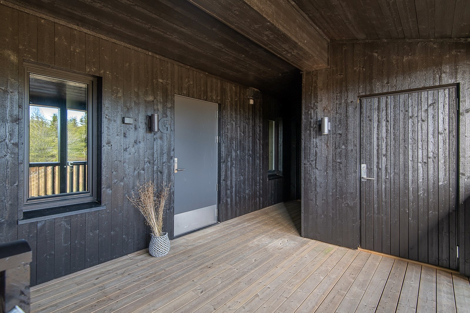 Ved siden av inngangspartiet, inne i kroken, er det egen sportsbod. Galleribilde