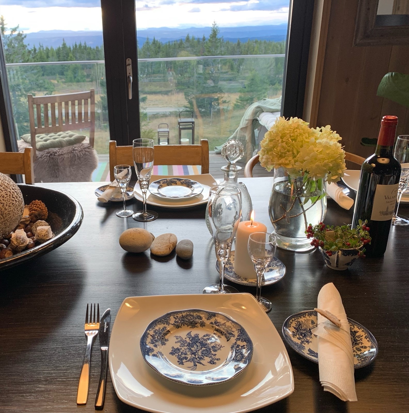 Middag og nydelig utsikt i skjønn harmoni. Privat foto. Galleribilde
