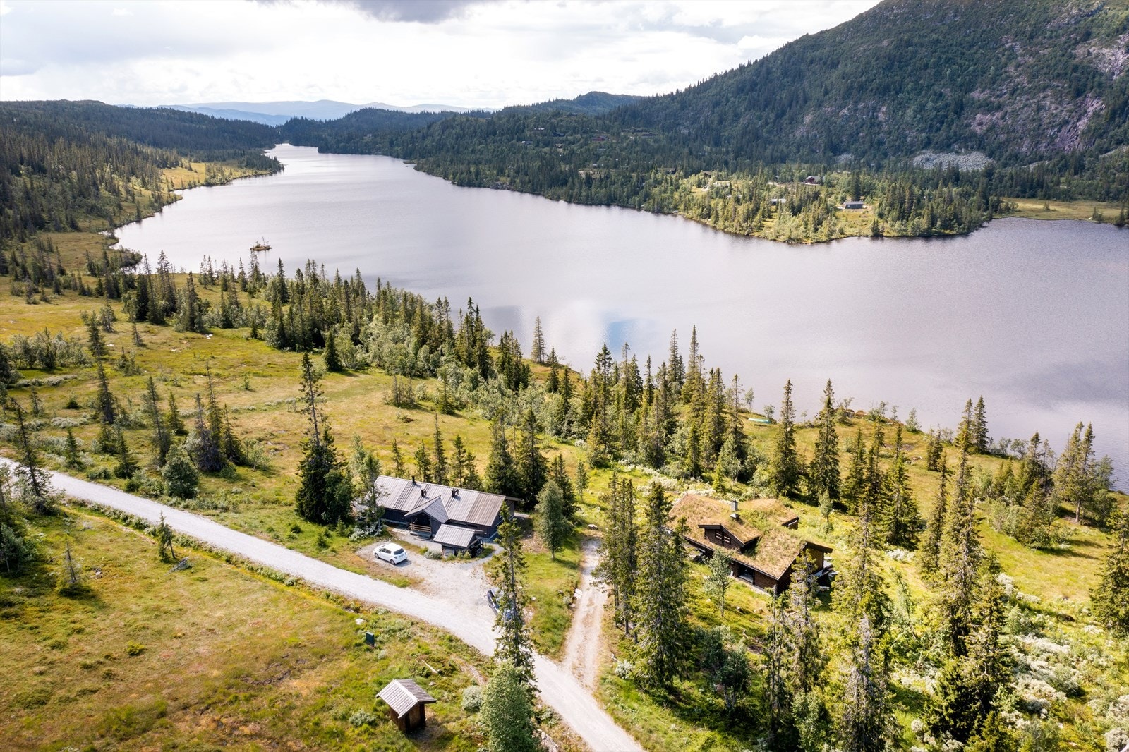 Slokovatn byr på gode fiskemuligheter samt at det er rikelig med fiskevann i området. Galleribilde