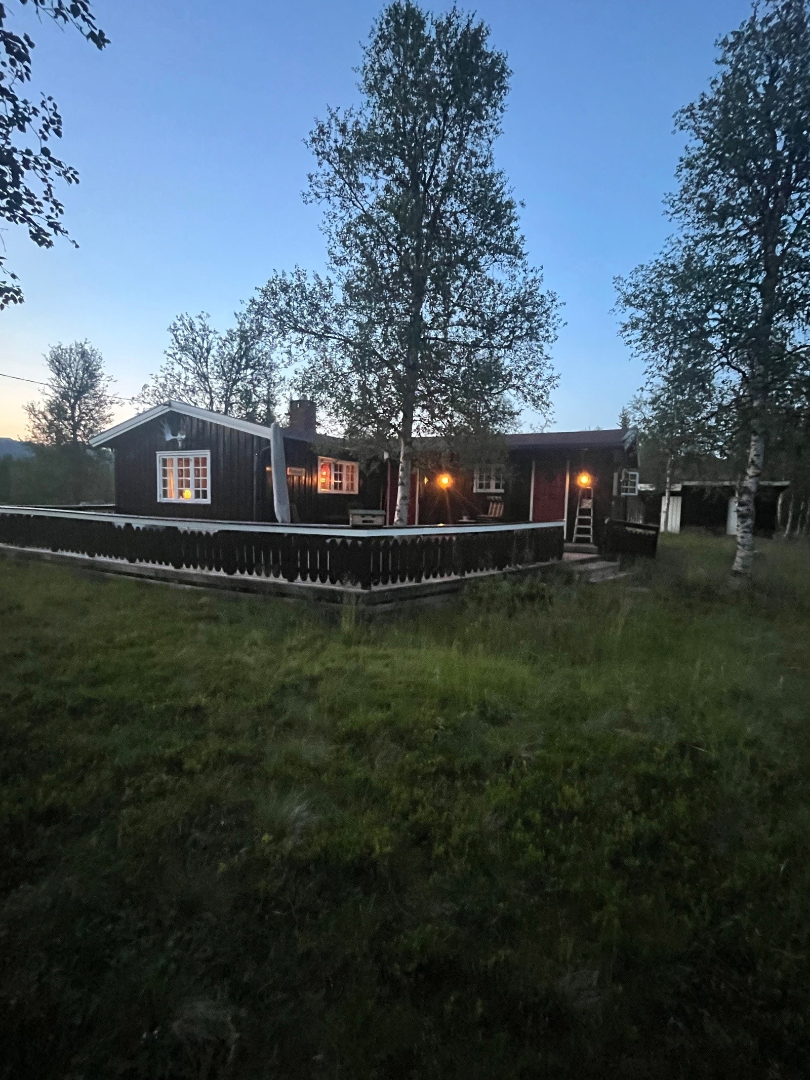 Eiendommen ligger meget fint til rett ved elva Synna i Synnfjell Galleribilde