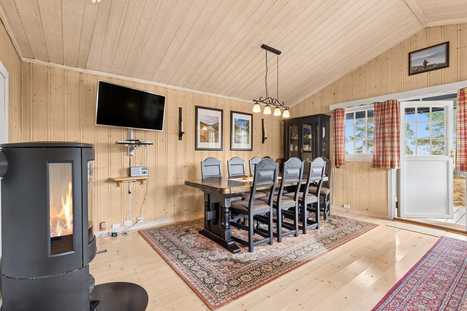 Hit kan du invitere venner og familie til hyggelige sammenkomster rundt spisebordet Galleribilde