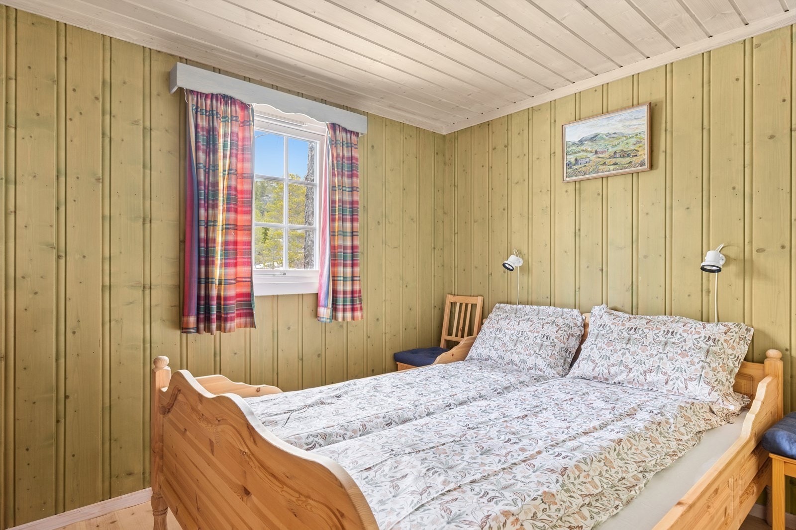 Det er to gode soverom med plass for enten dobbeltseng eller familiekøye. Galleribilde