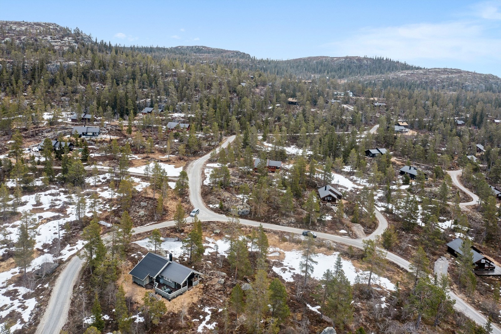 Direkte tilgang til flott, helårs, turterreng på sommerstid og oppkjørte skiløyper vinterstid med tilknytning til løypenettet Eggedalsfjella og Norefjell. Norefjell skisenter ligger ca 1 times kjøretur unna. Galleribilde