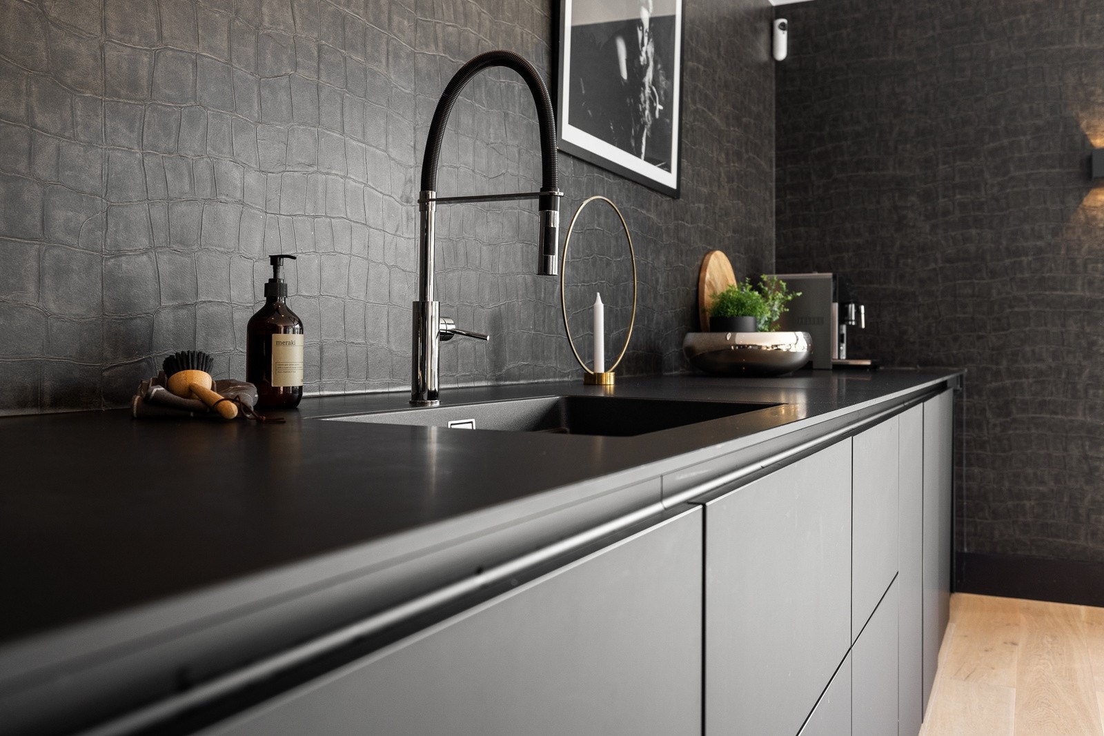 Servantbatteri med uttrekkbar tut. Galleribilde