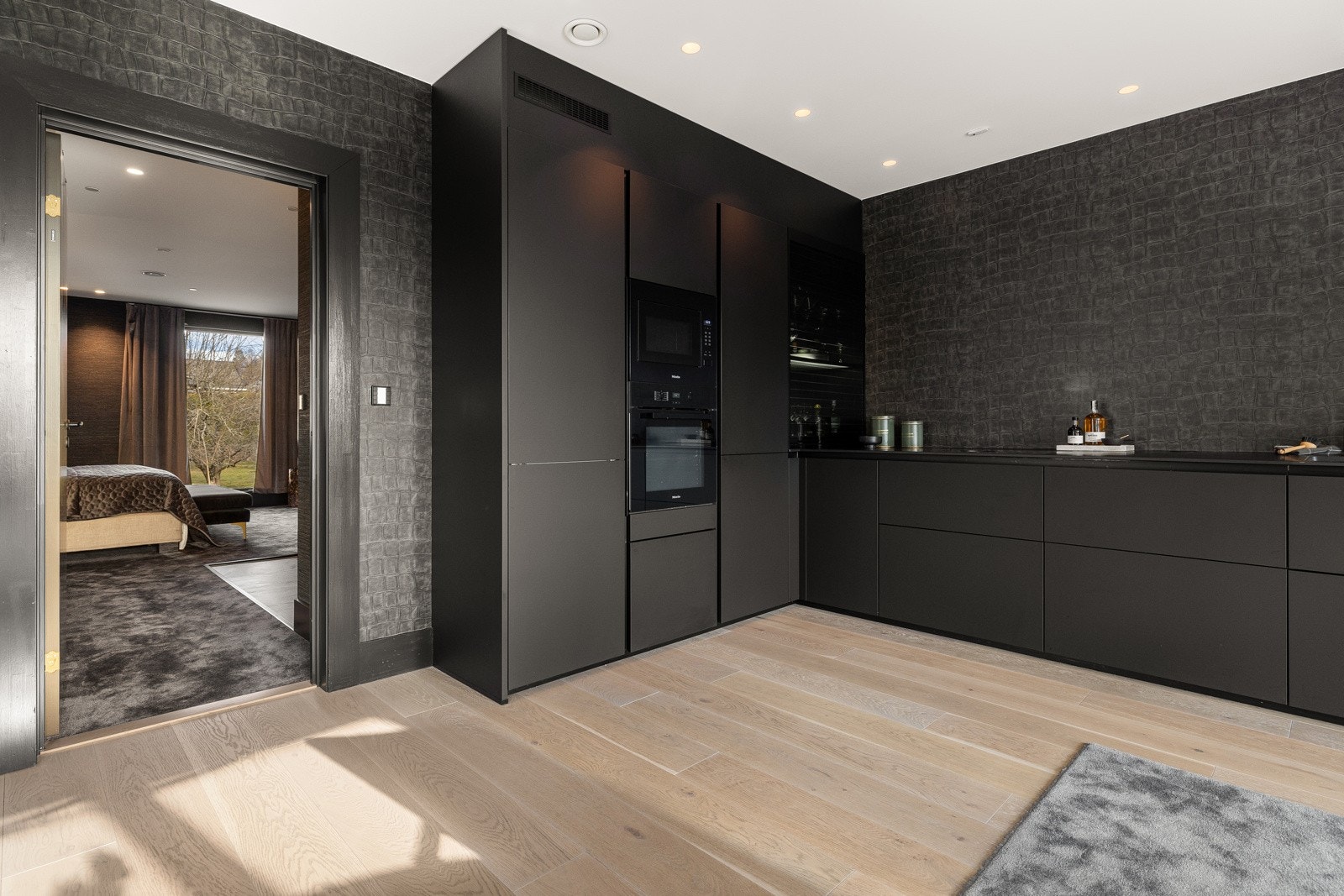 Énstavsparkett i eik med vannbåren varme. Galleribilde