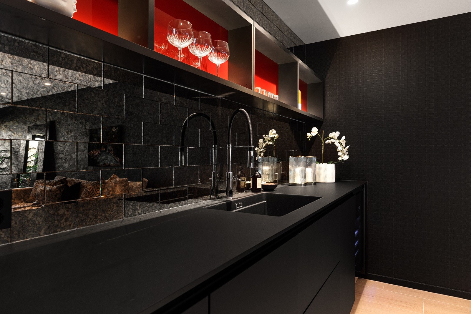 Nytt kjøkken i spaavdelingen m/integrert vinskap, oppvaskmaskin og kjøl/frys. Galleribilde