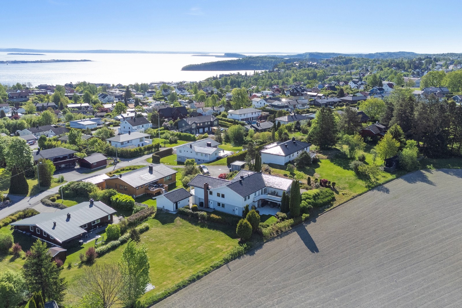 Stor og eksklusiv eiendom i Platåveien 19B - med kvaliteter som sjelden kombineres. Galleribilde