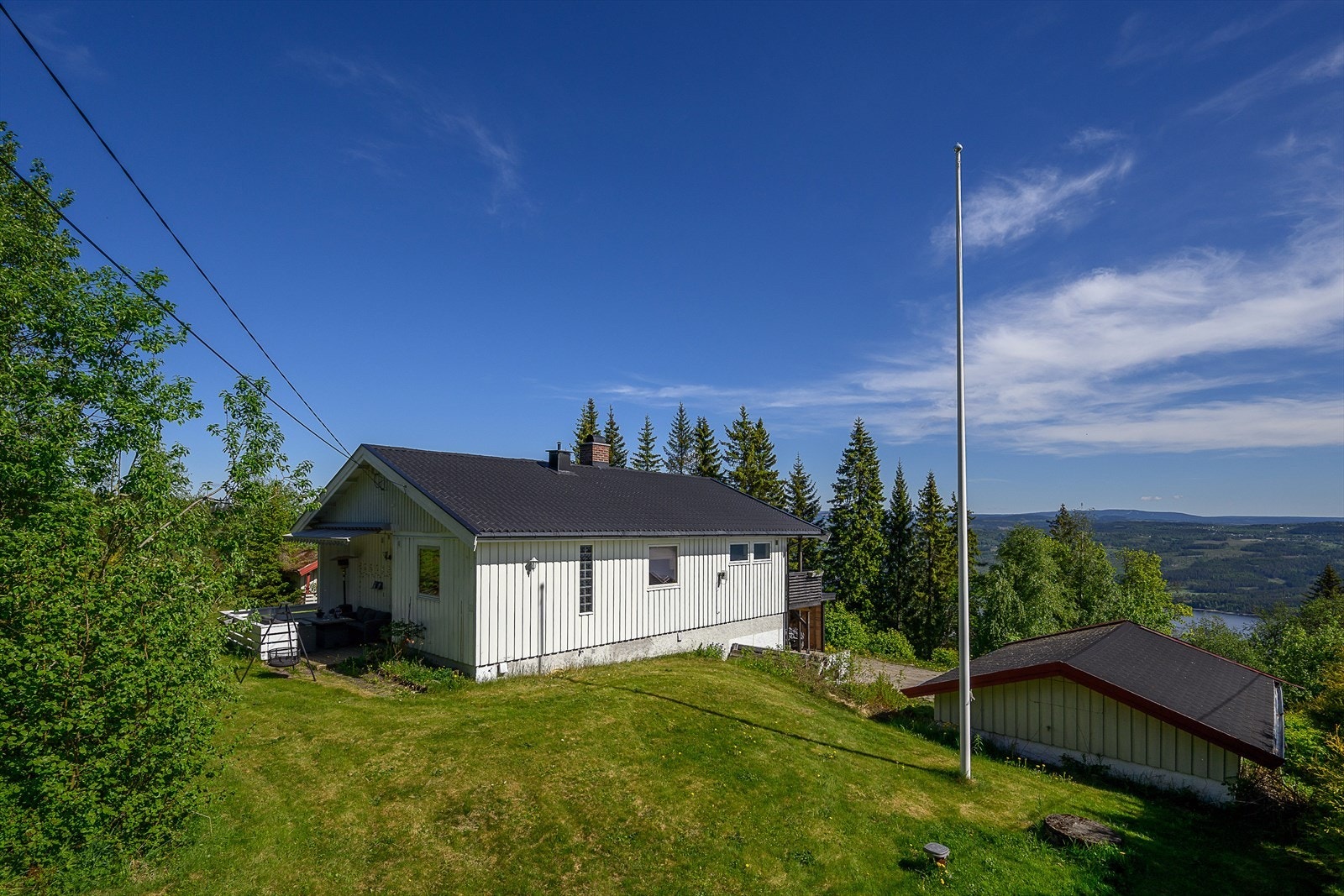 Eneboligen er oppgradert og vedlikeholdt fra 2011 og nærmest frem til dags dato. Galleribilde