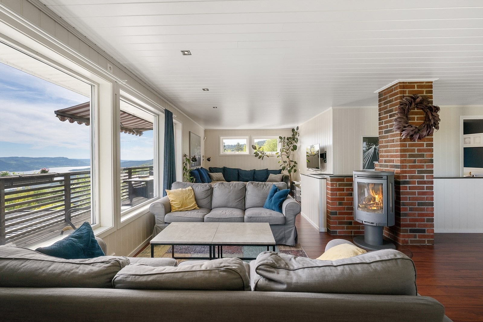 Fin utsikt mot Mjøsa. Perfekt for avslapning og hygge. Galleribilde