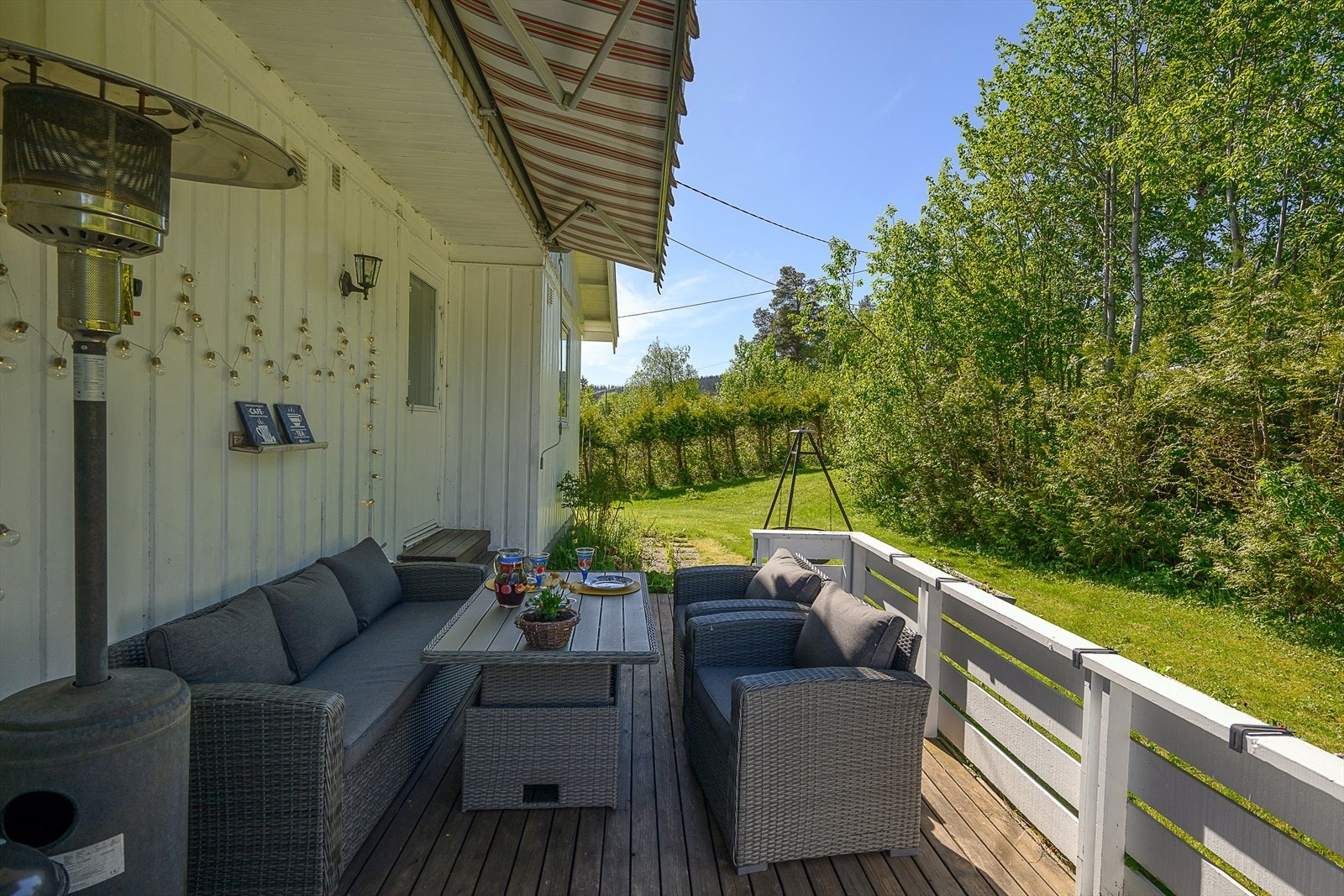 Terrasse på baksiden. Galleribilde