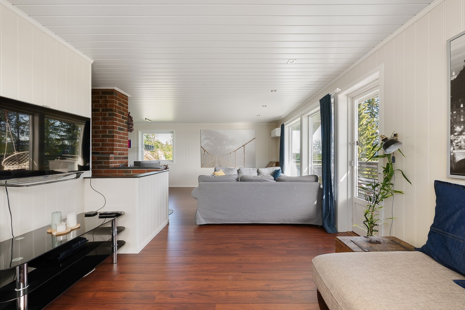 TV-krok i stuen på hovedplan. Galleribilde