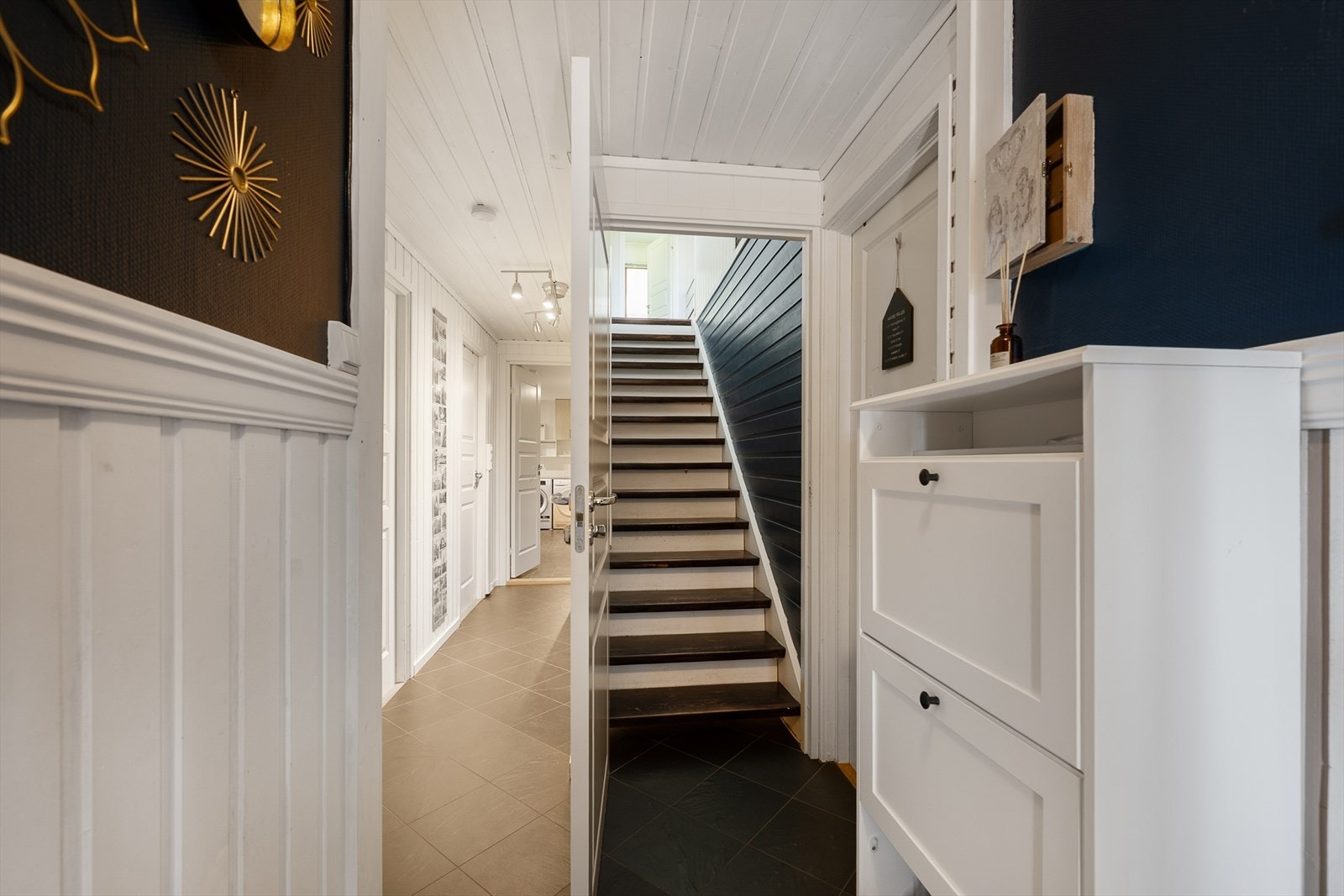 Trapp i heltre mellom etasjene. Galleribilde