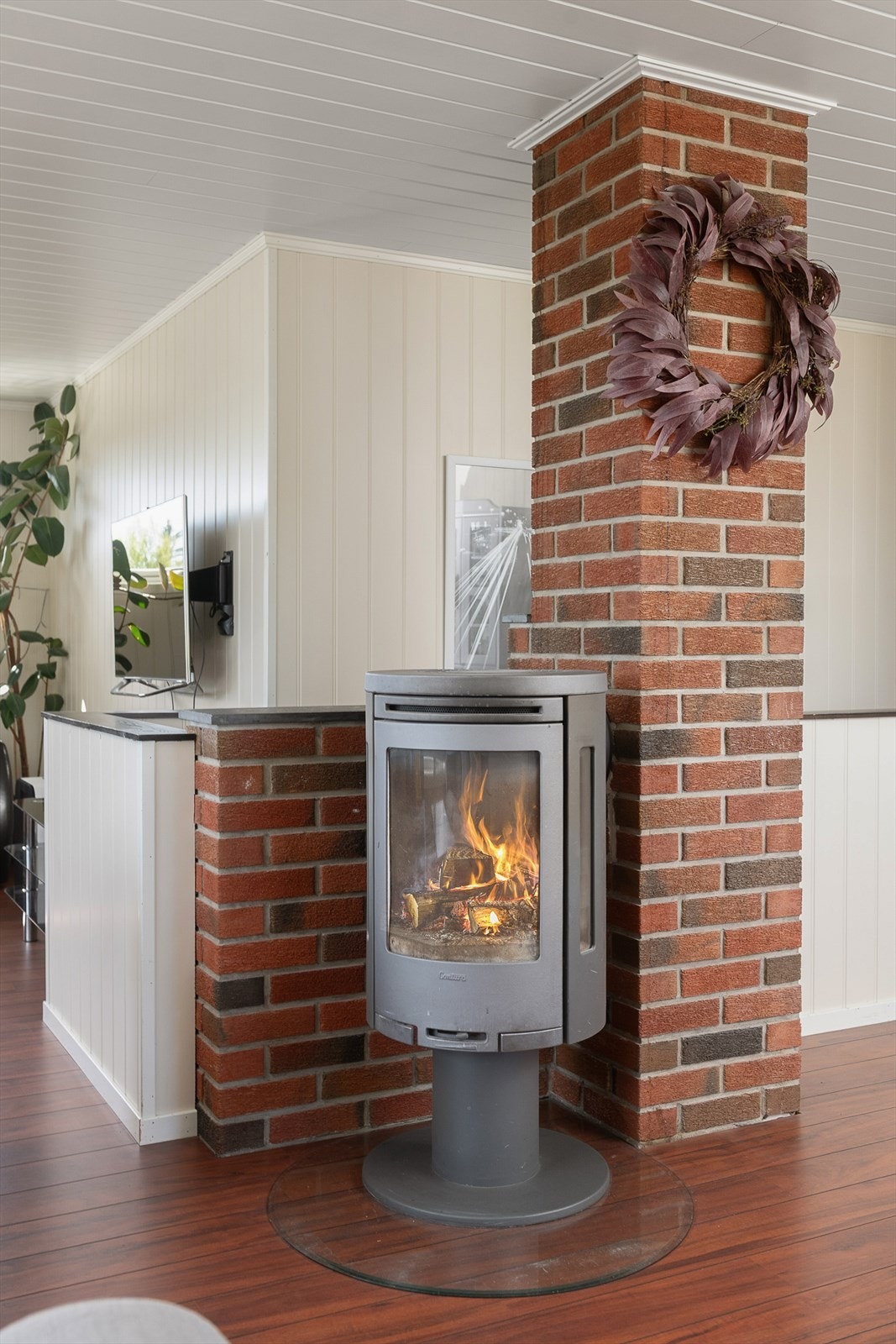 Solid vedovn med god effekt. Galleribilde