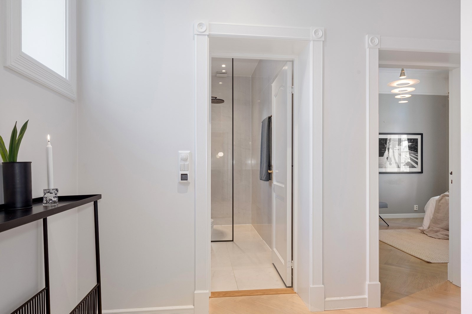 I boligens hovedetasje finner du også tre gode soverom og to flotte bad. Galleribilde