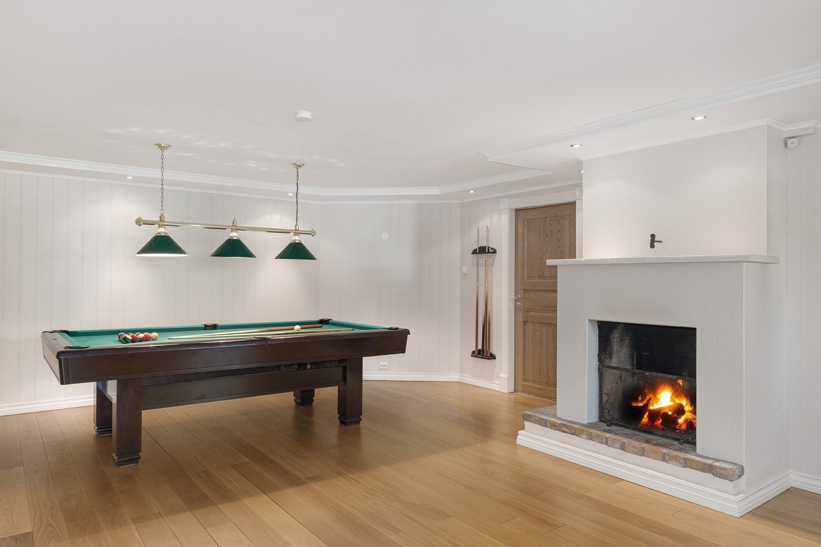 Åpen peis i kjellerstuen. Galleribilde