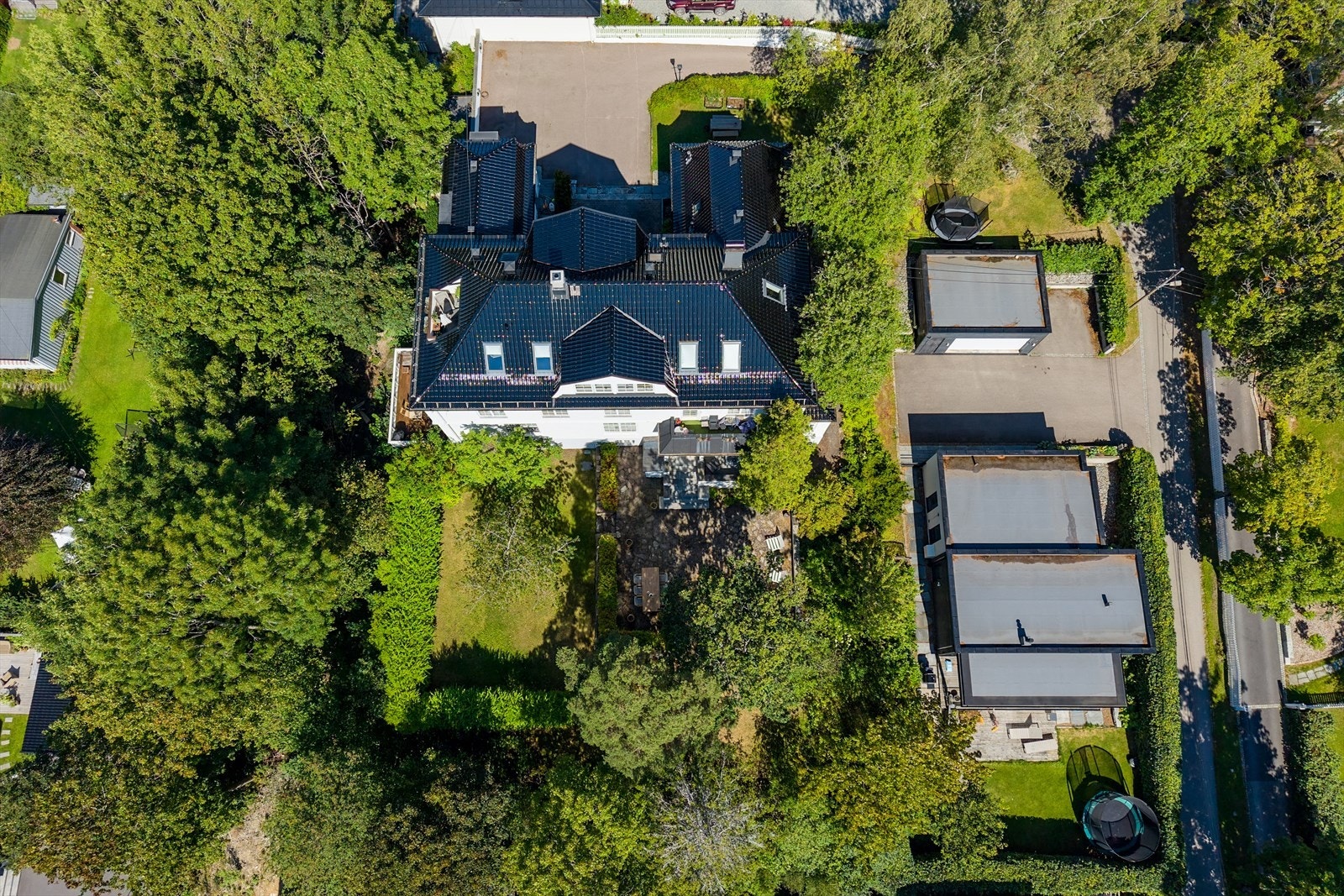 Den private hagen er på ca. 1,7 mål. Galleribilde