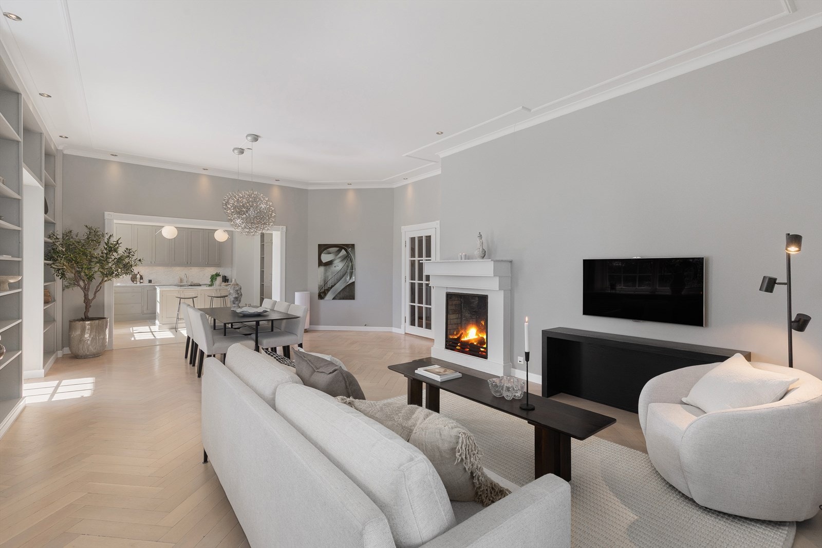 Lys og luftig stue med plass til flere soner. Galleribilde