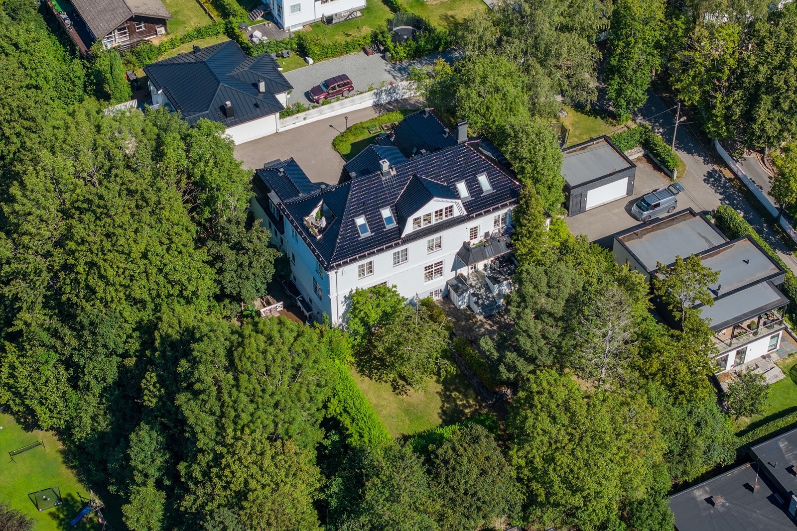 Velkommen til Stasjonsveien 11 presentert av Peter Björklund ved Nordvik Bygdøy Allé. Foto: Eiendomsfoto AS Galleribilde
