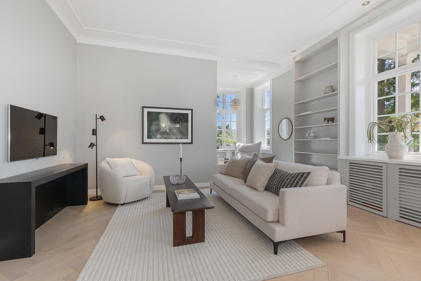 God takhøyde gir svært god romfølelse i etasjen. Galleribilde