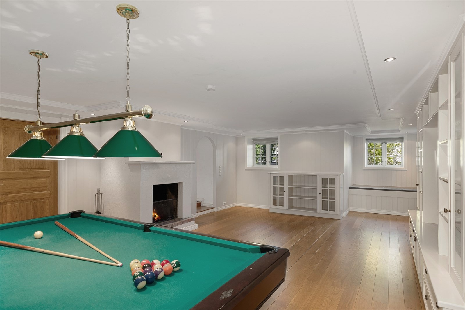 Stor kjellerstue med mange bruks- og innredningsmuligheter. Galleribilde