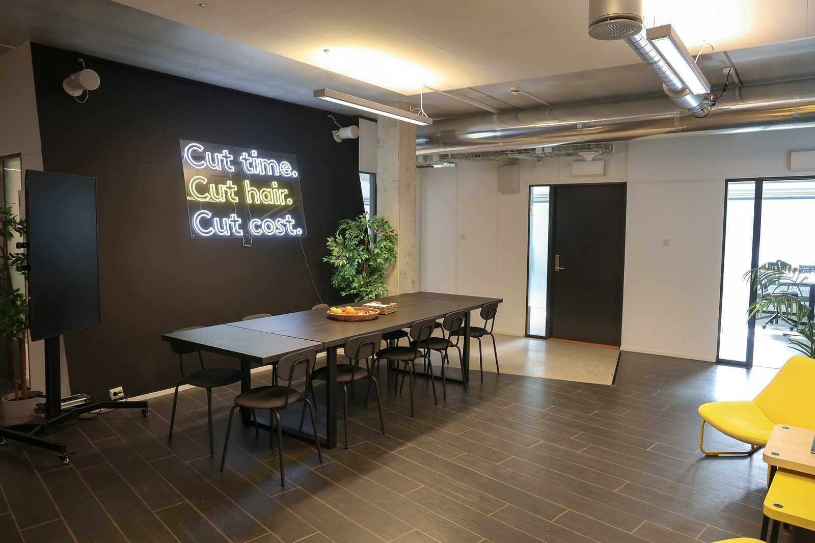 Romslig og hyggelig inngangsparti Galleribilde