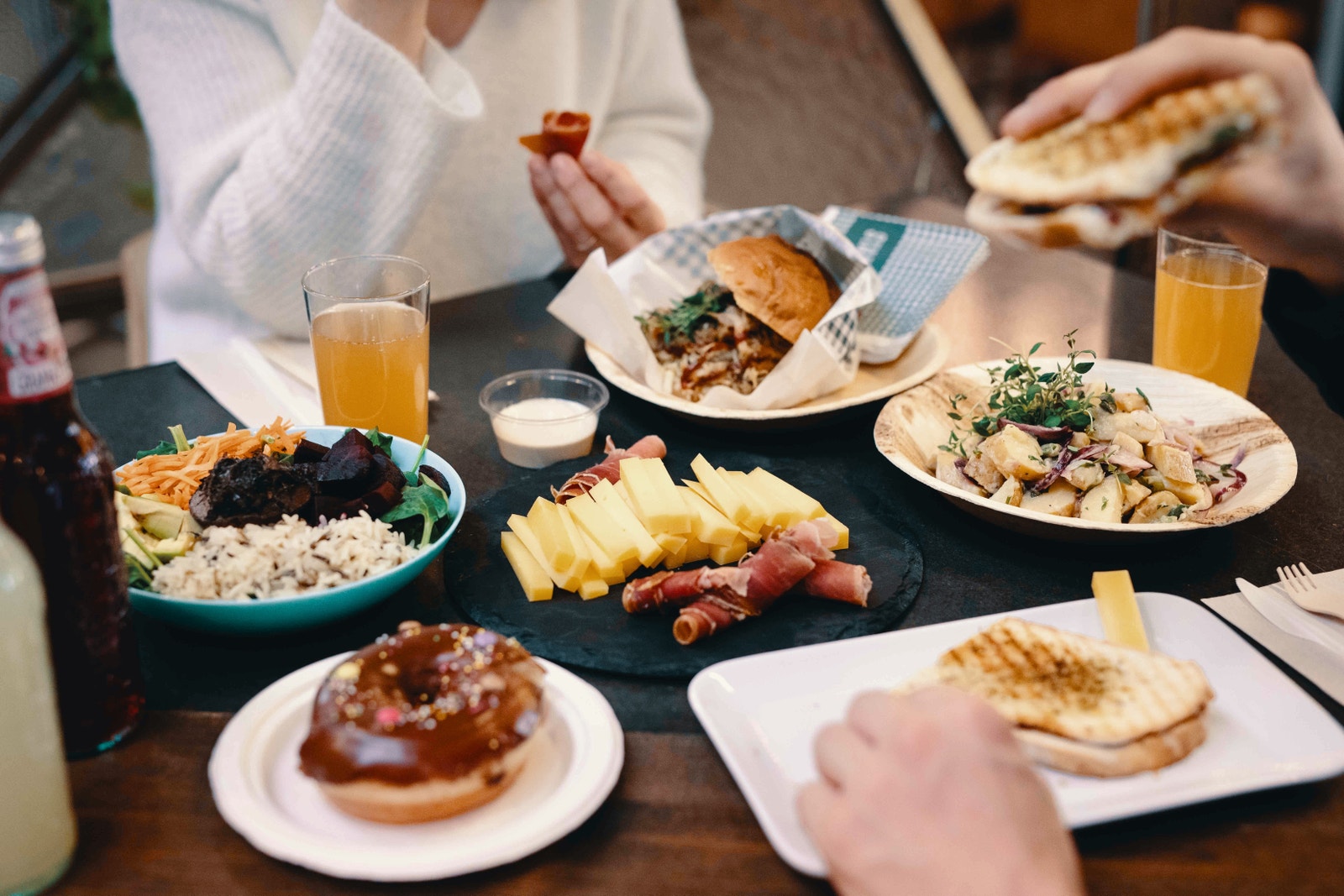 Med Mathallen som nærmeste nabo er det ingen problem å finne noe som frister til lunsj. Galleribilde