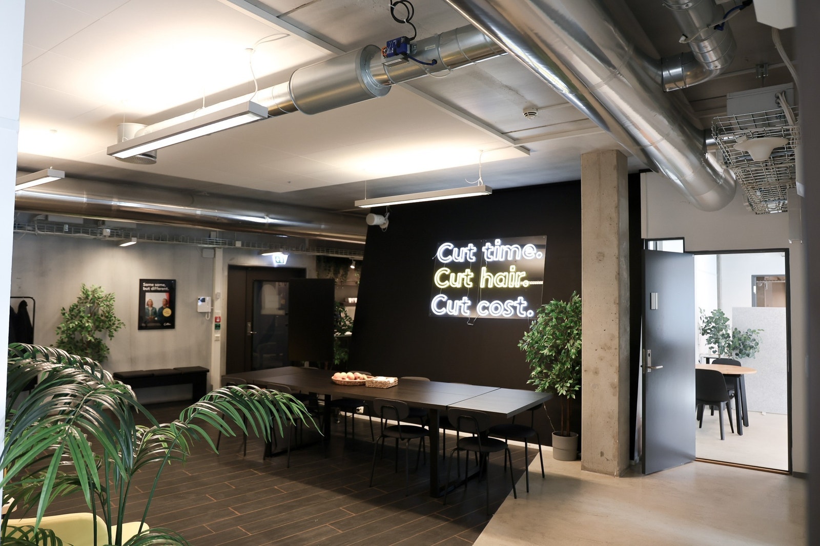 Romslig og hyggelig inngangsparti Galleribilde