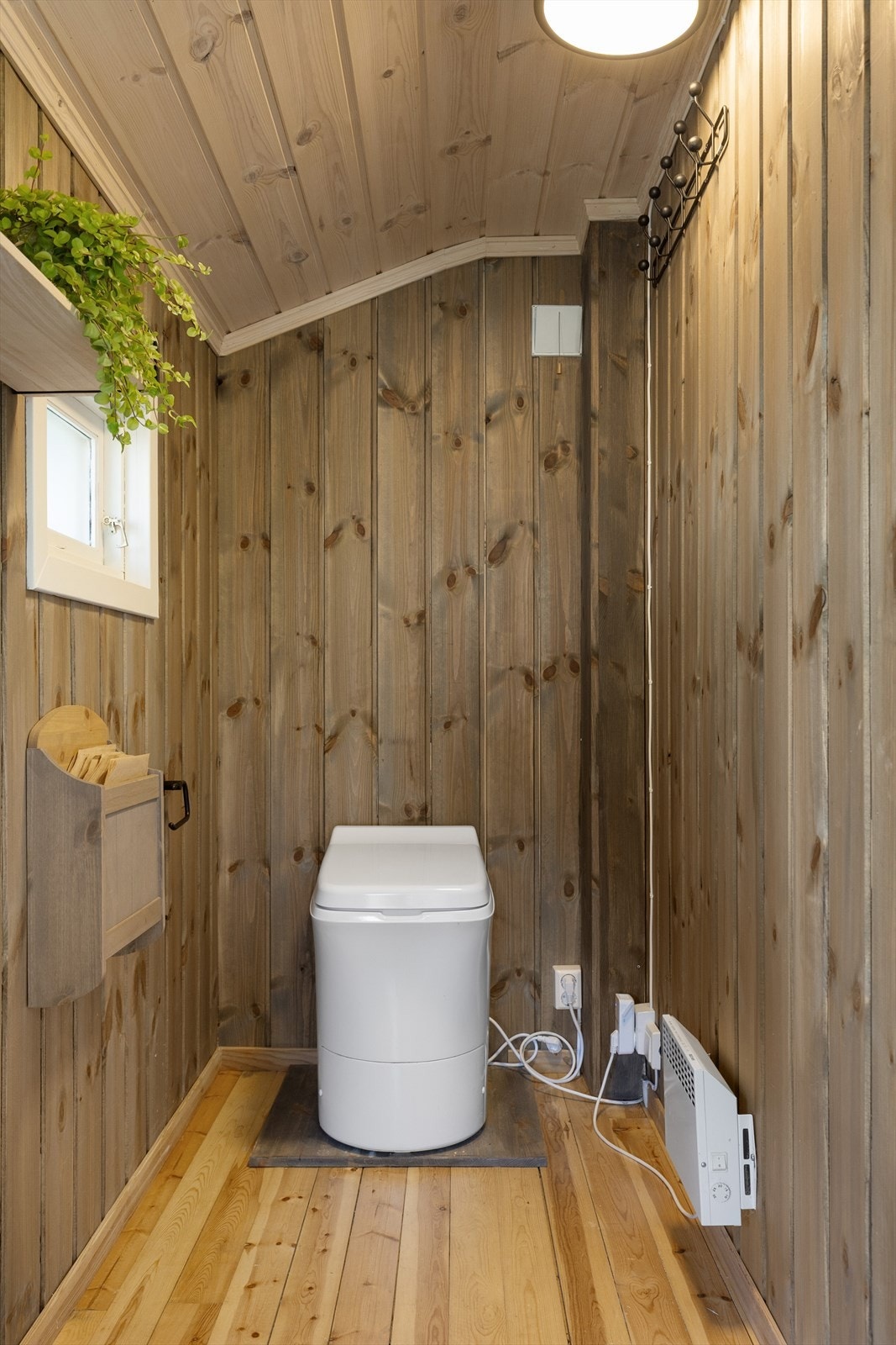 Toalettrom med nytt forbrenningstoalett. Galleribilde