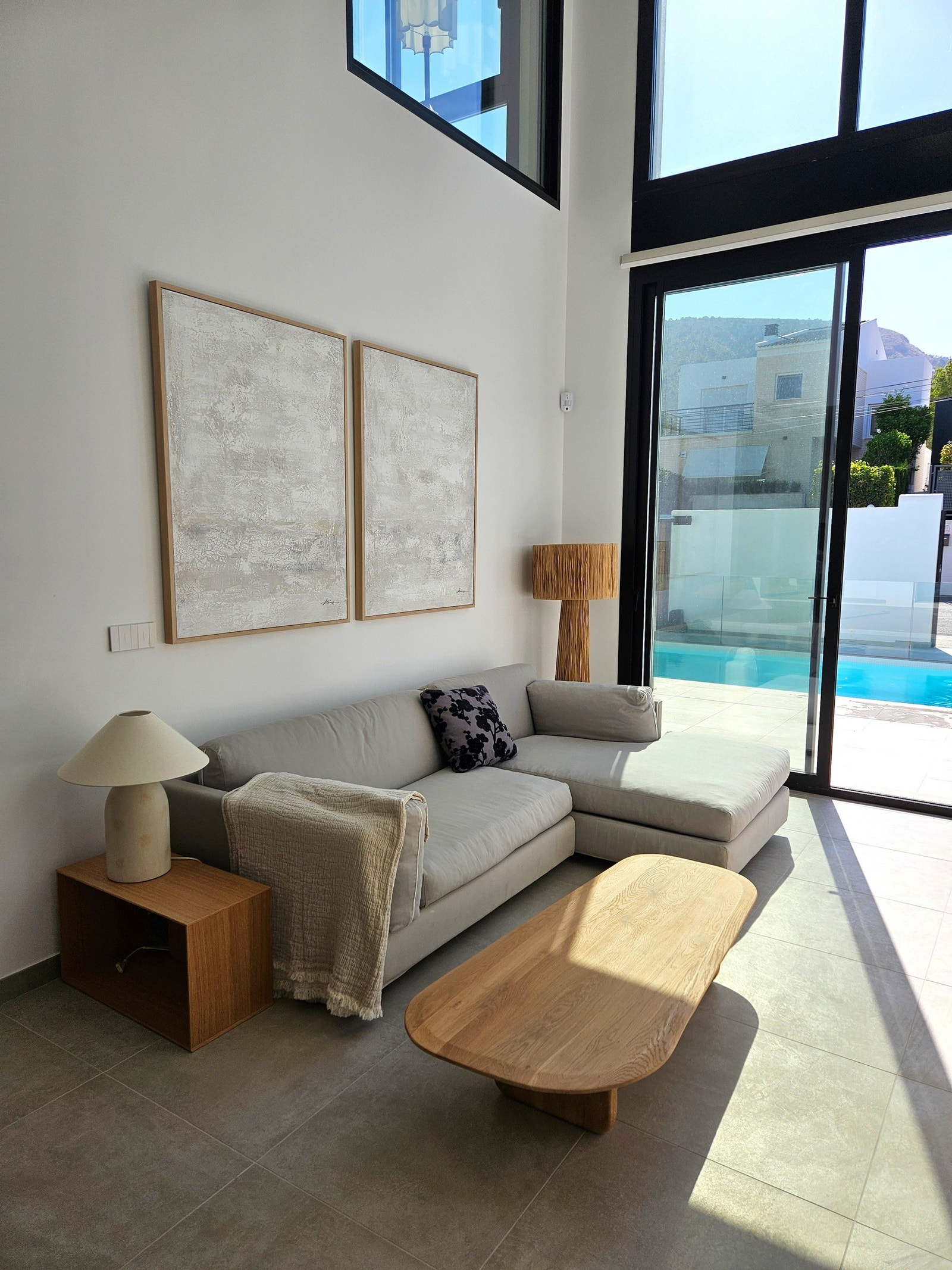 Enorm takhøyde. A/C kulde / varme gjennom skjulte kanaler Galleribilde