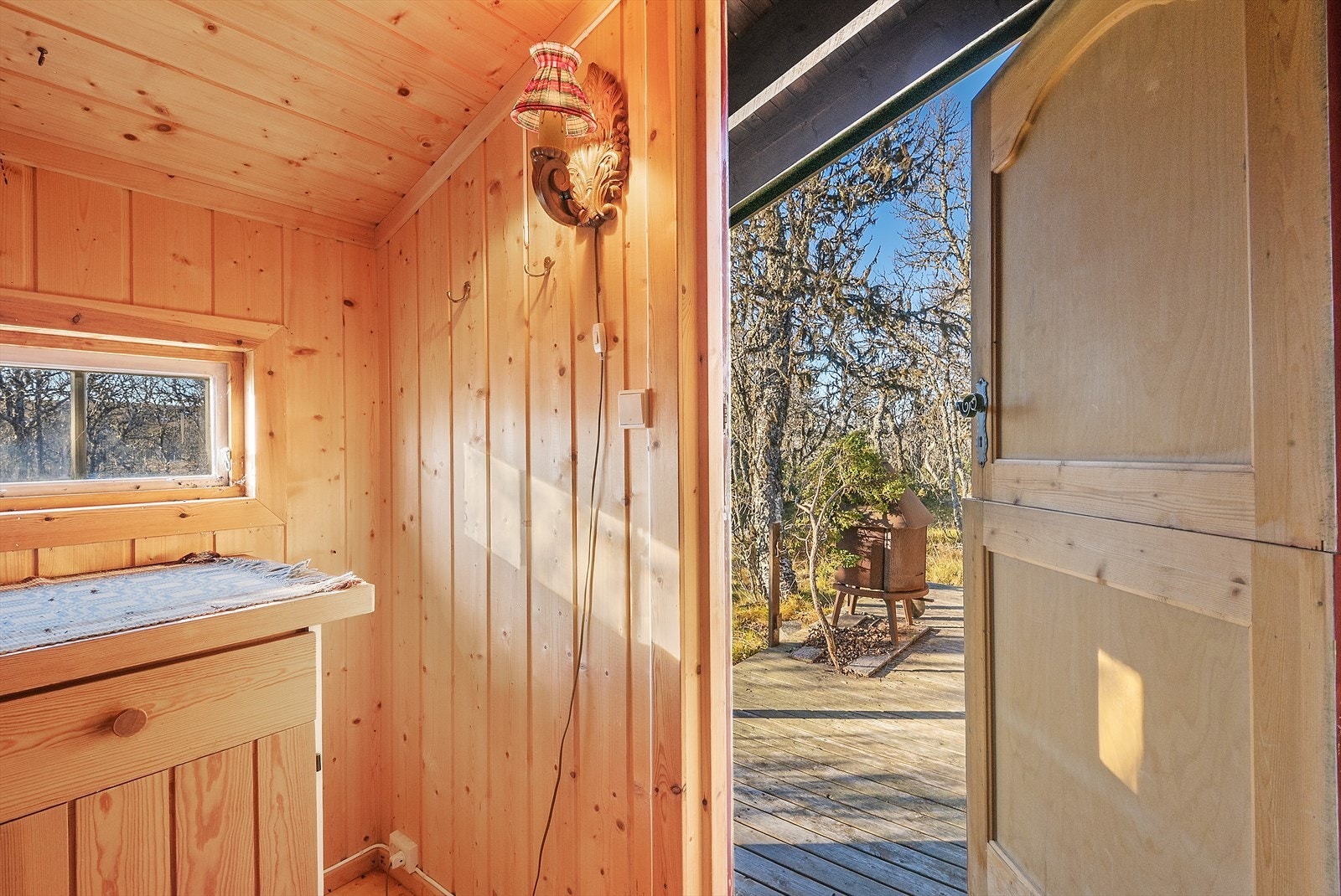 Platting utenfor inngangen. Galleribilde