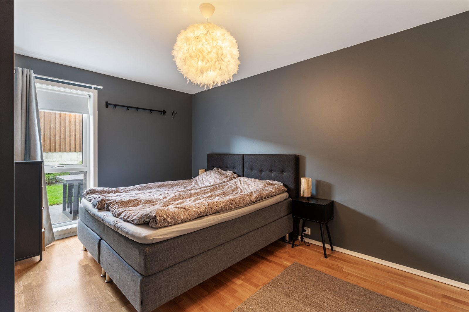 Hovedsoverom av god størrelse og med garderobe Galleribilde