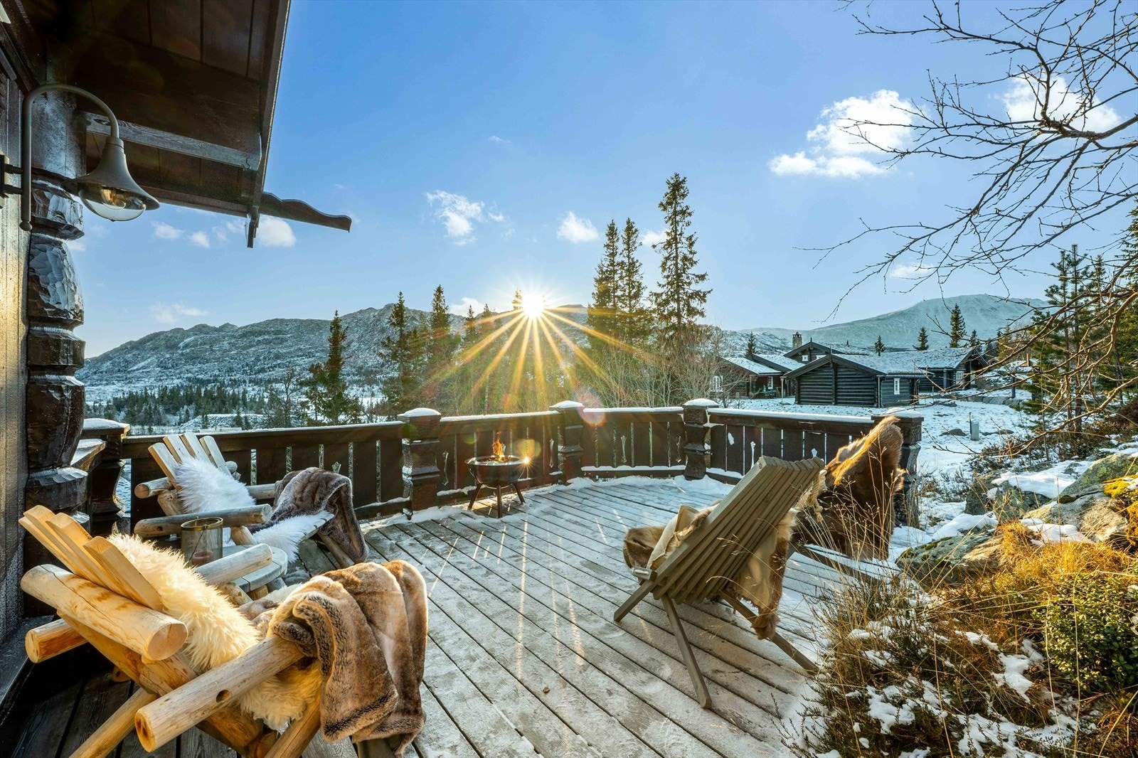 Utsikt mot fjellene, naturen og majestetiske Gaustatoppen! Galleribilde