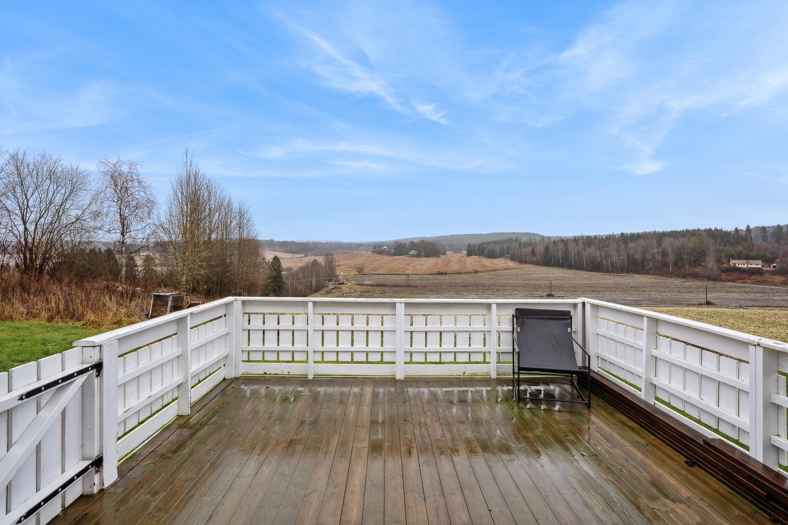 Idyllisk, landlig, stille og rolig beliggenhet med store utearealer Galleribilde