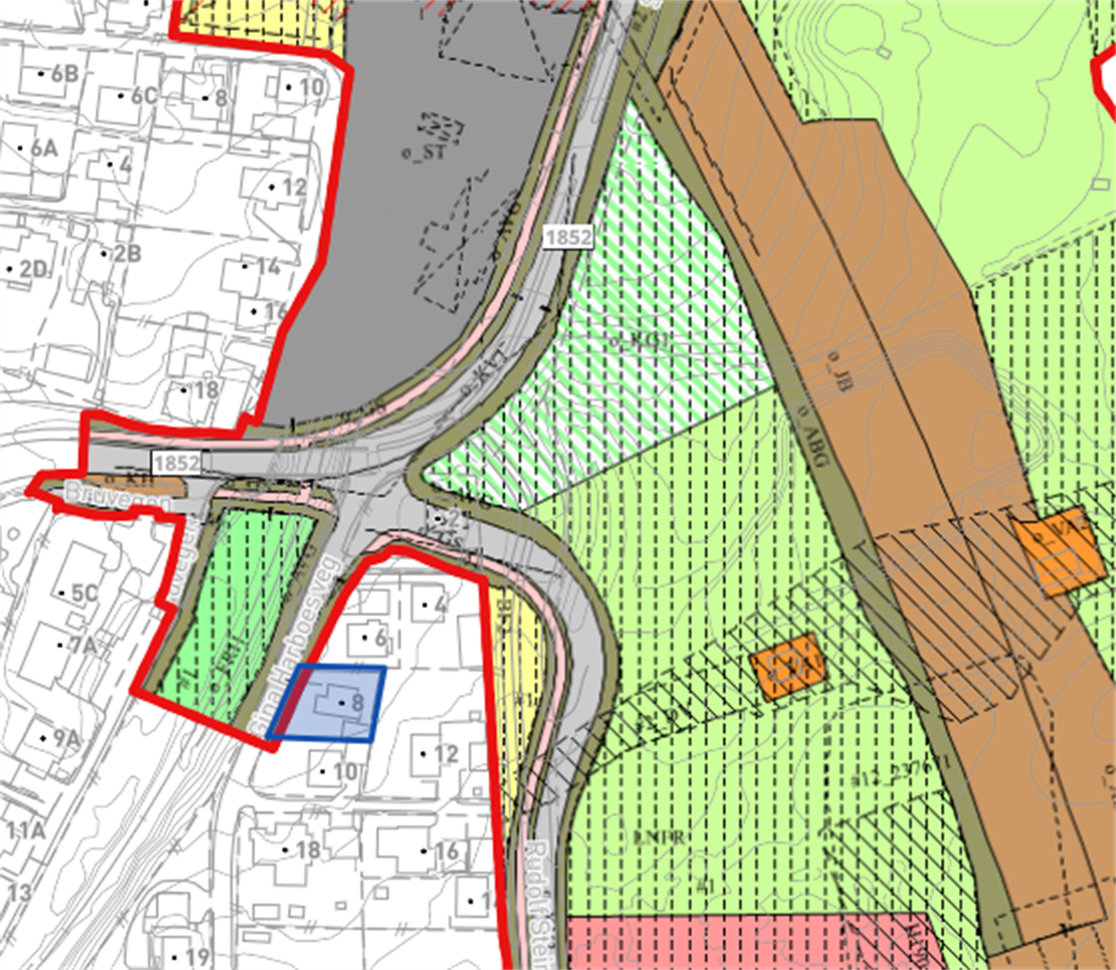 Det brune feltet viser hvor ny jernbanetrasé blir lagt. Det er regulert inn et friområde i forkant av eiendommen hvor nåværende trasé ligger. Galleribilde