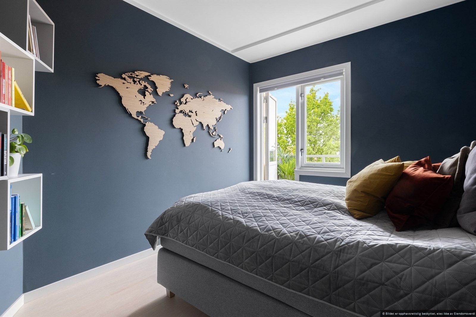 Hovedsoverom med direkte utgang til hyggelig balkong Galleribilde