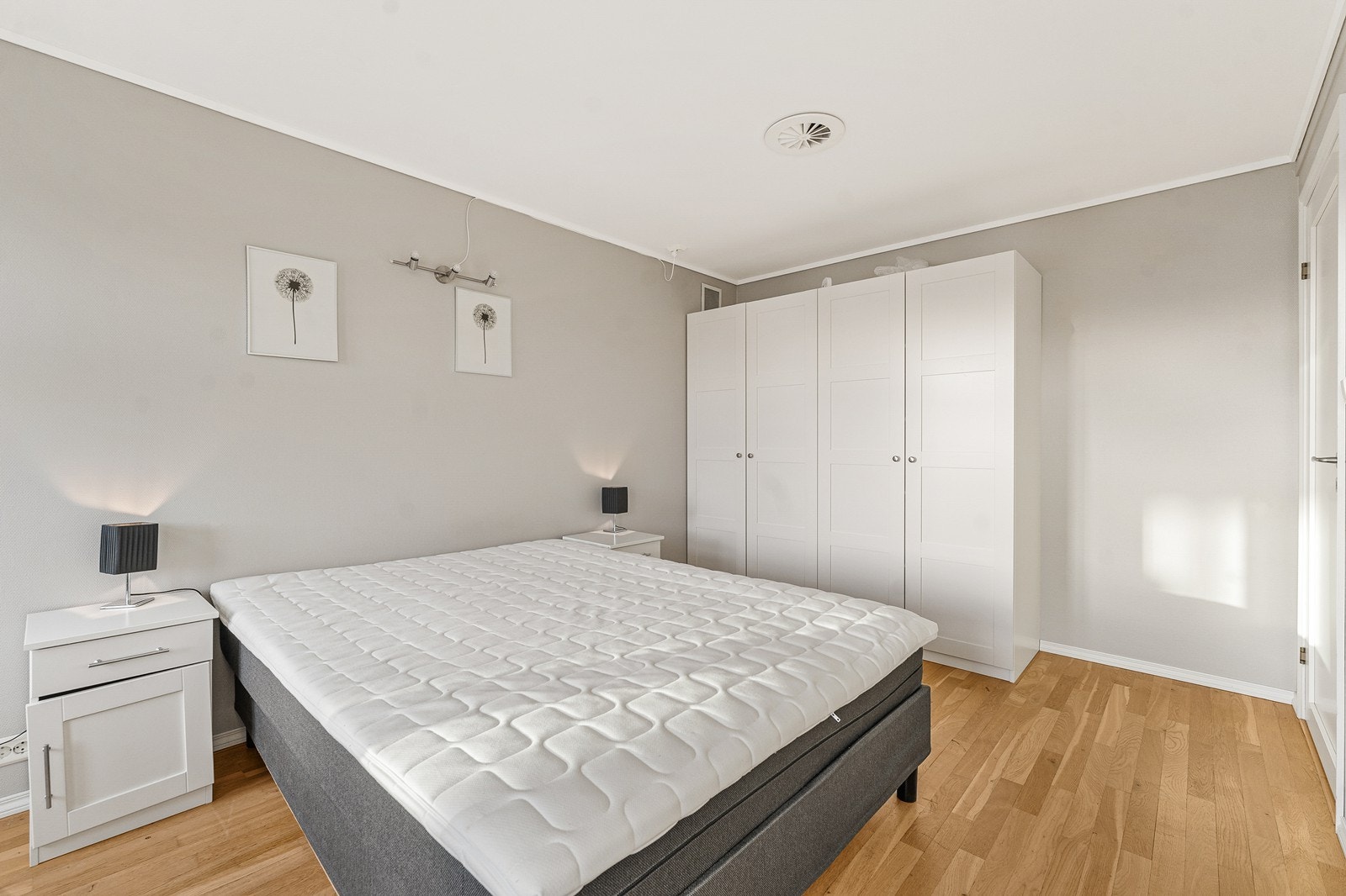 Det andre soverommet i leiligheten er også av god størrelse. Galleribilde