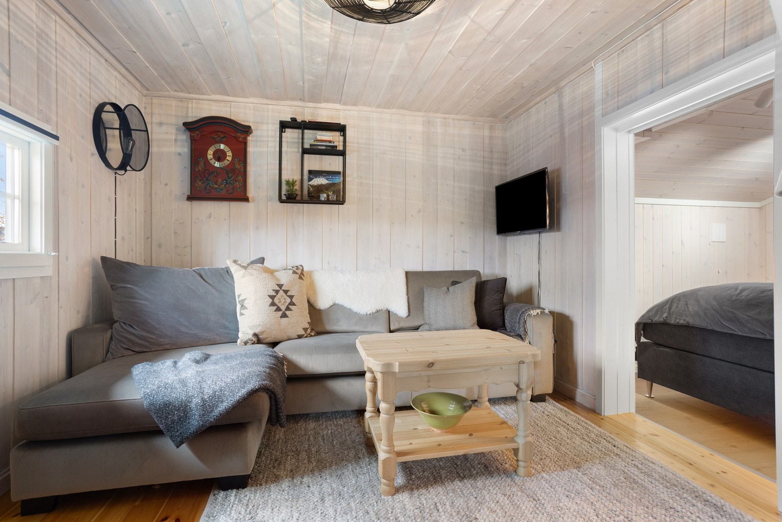 Stue og soverom i anneks Galleribilde